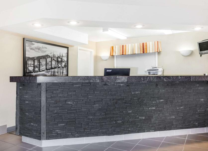Front desk Photo