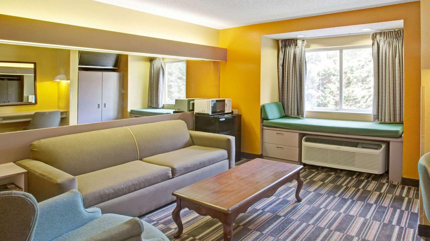 Microtel Inn & Suites by Wyndham Gatlinburg