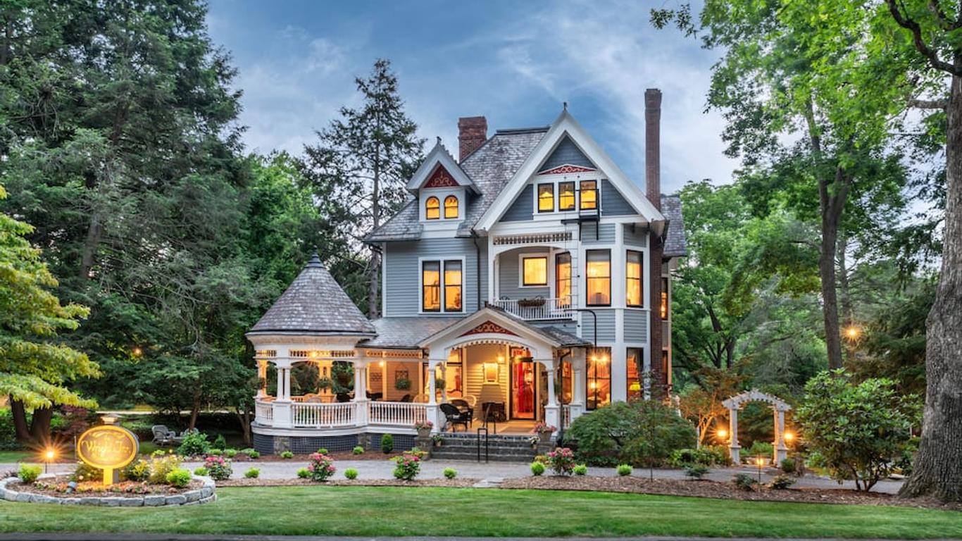 1899 Wright Inn & Carriage House