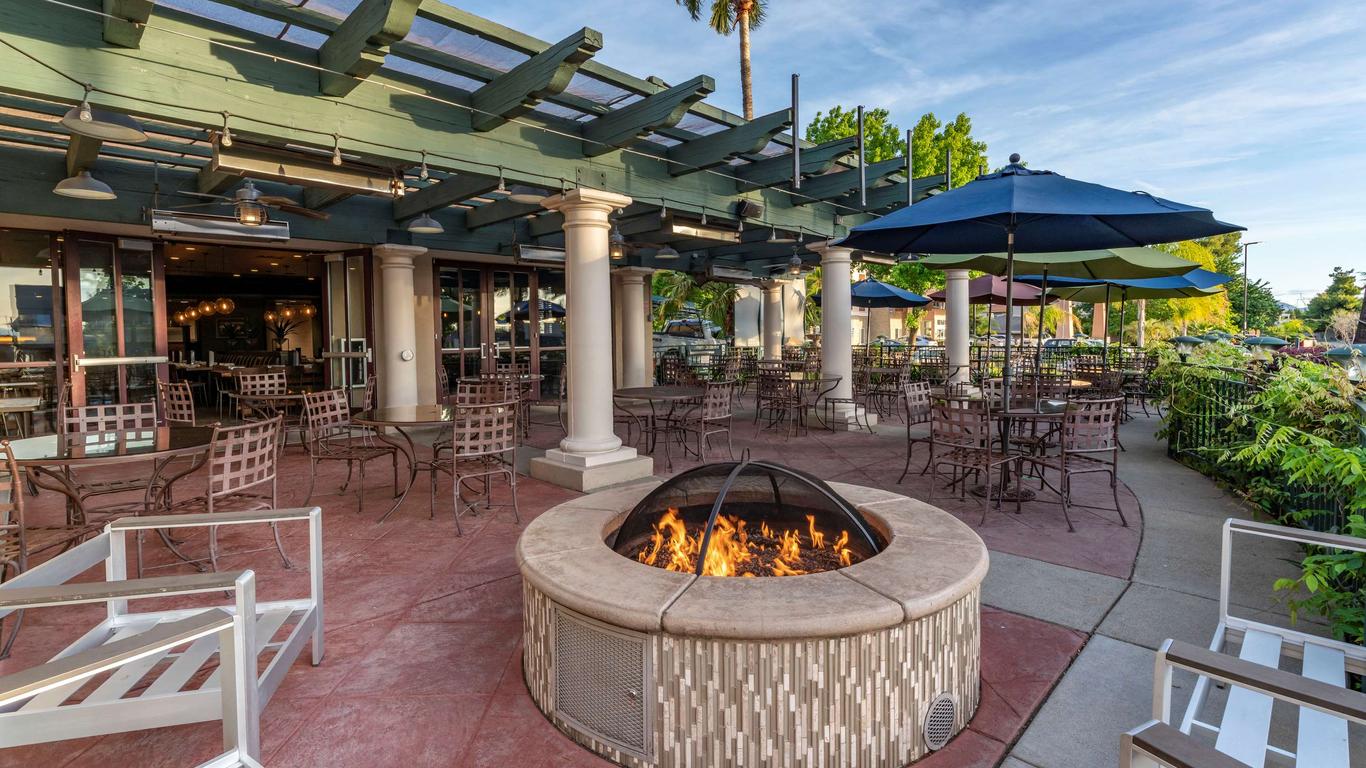 Best Western Plus Hilltop Inn