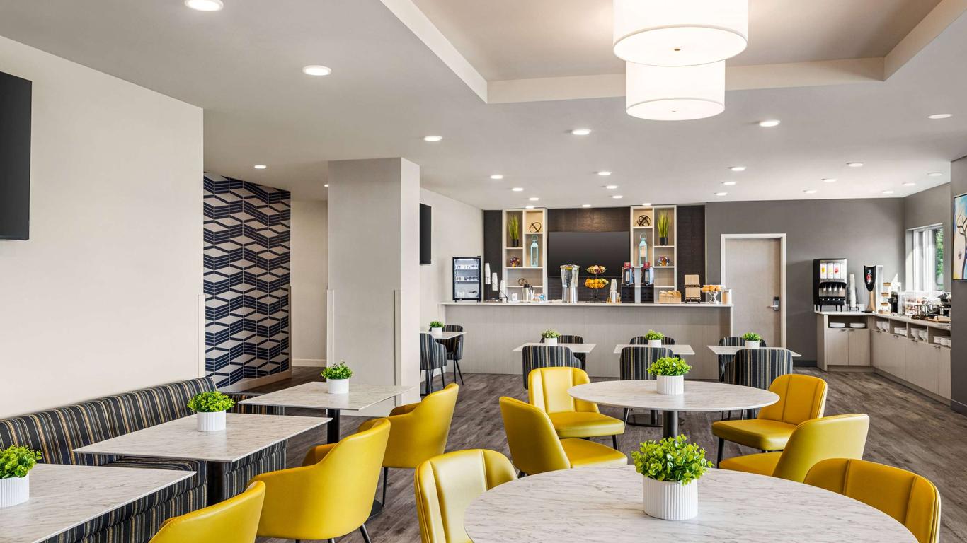 Microtel Inn & Suites Montreal Airport-Dorval Qc