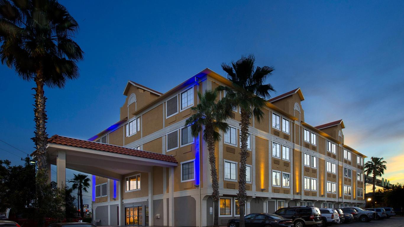 Holiday Inn Express & Suites San Antonio-Dtwn Market Area