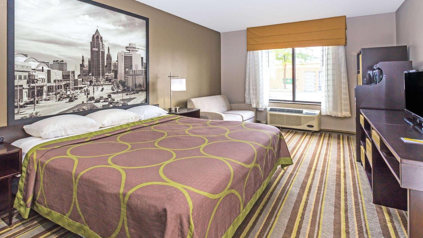 Delavan Inn and Suites