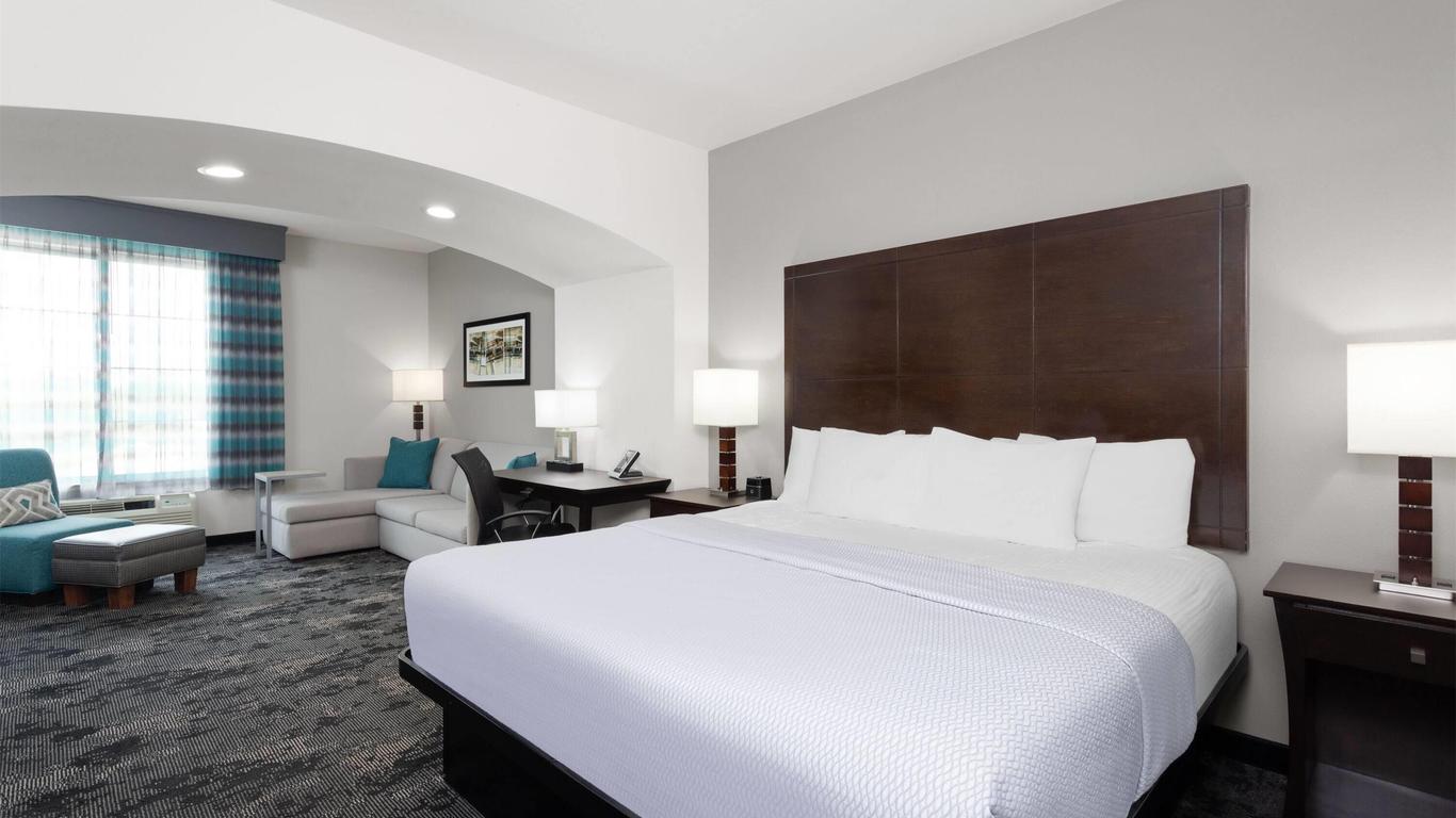 La Quinta Inn & Suites by Wyndham Columbus - Edinburgh