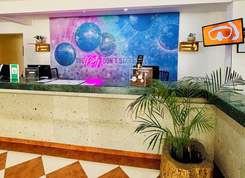 Front desk Photo