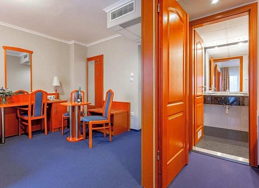Dining room Photo