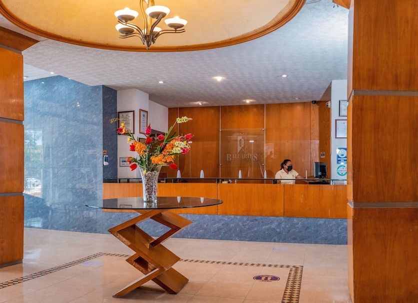 Front desk Photo
