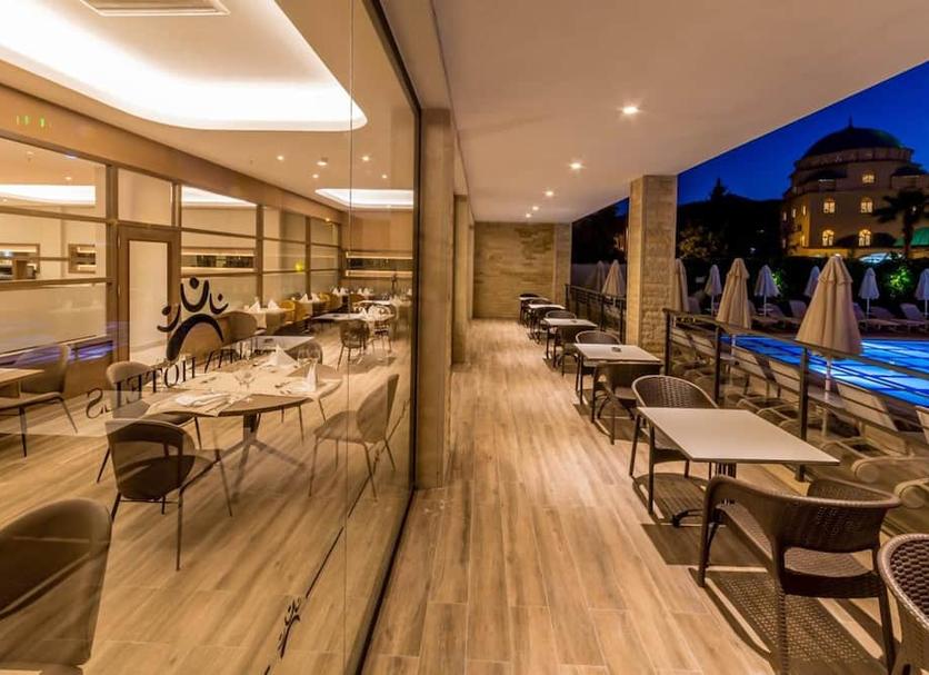 Restaurant Photo