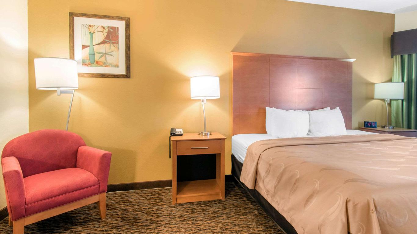 Clarion Hotel and Suites University-Shippensburg