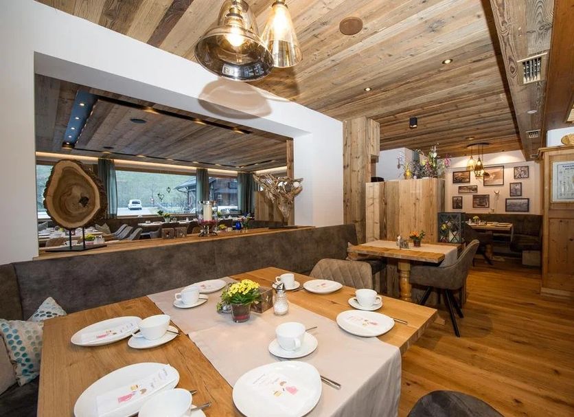 Dining room Photo
