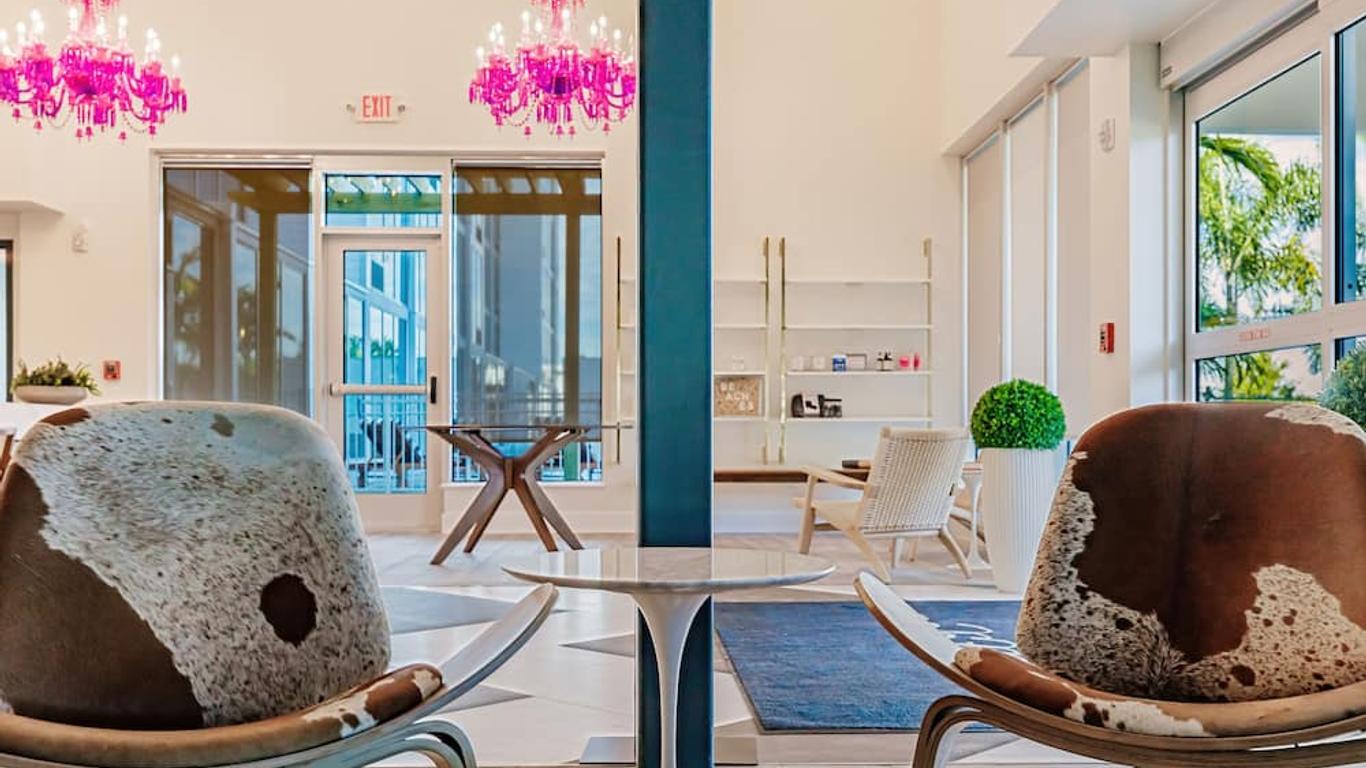 Kompose Hotel