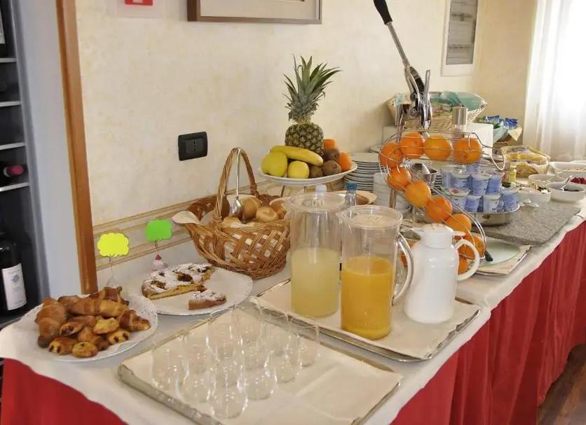 Buffet Photo