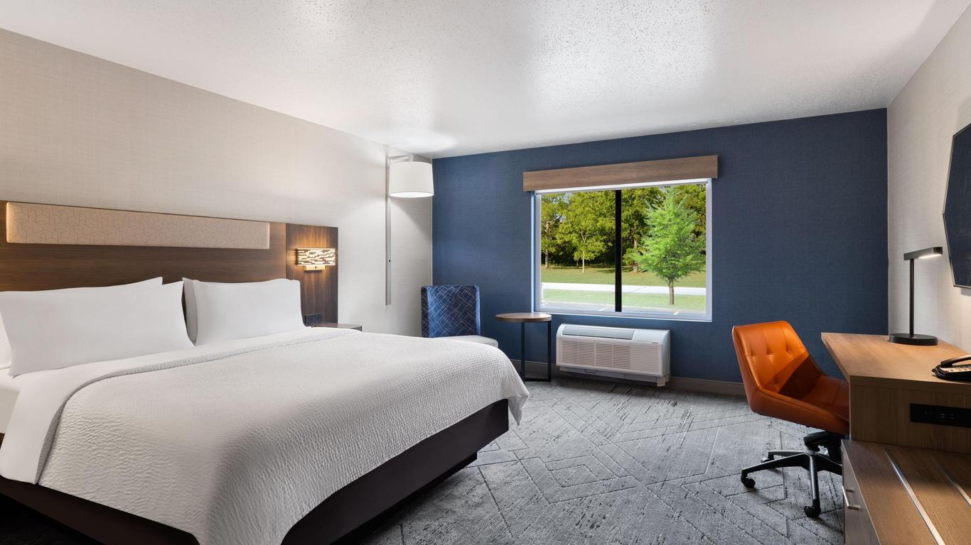 Holiday Inn Express Meadville (I-79 Exit 147a)