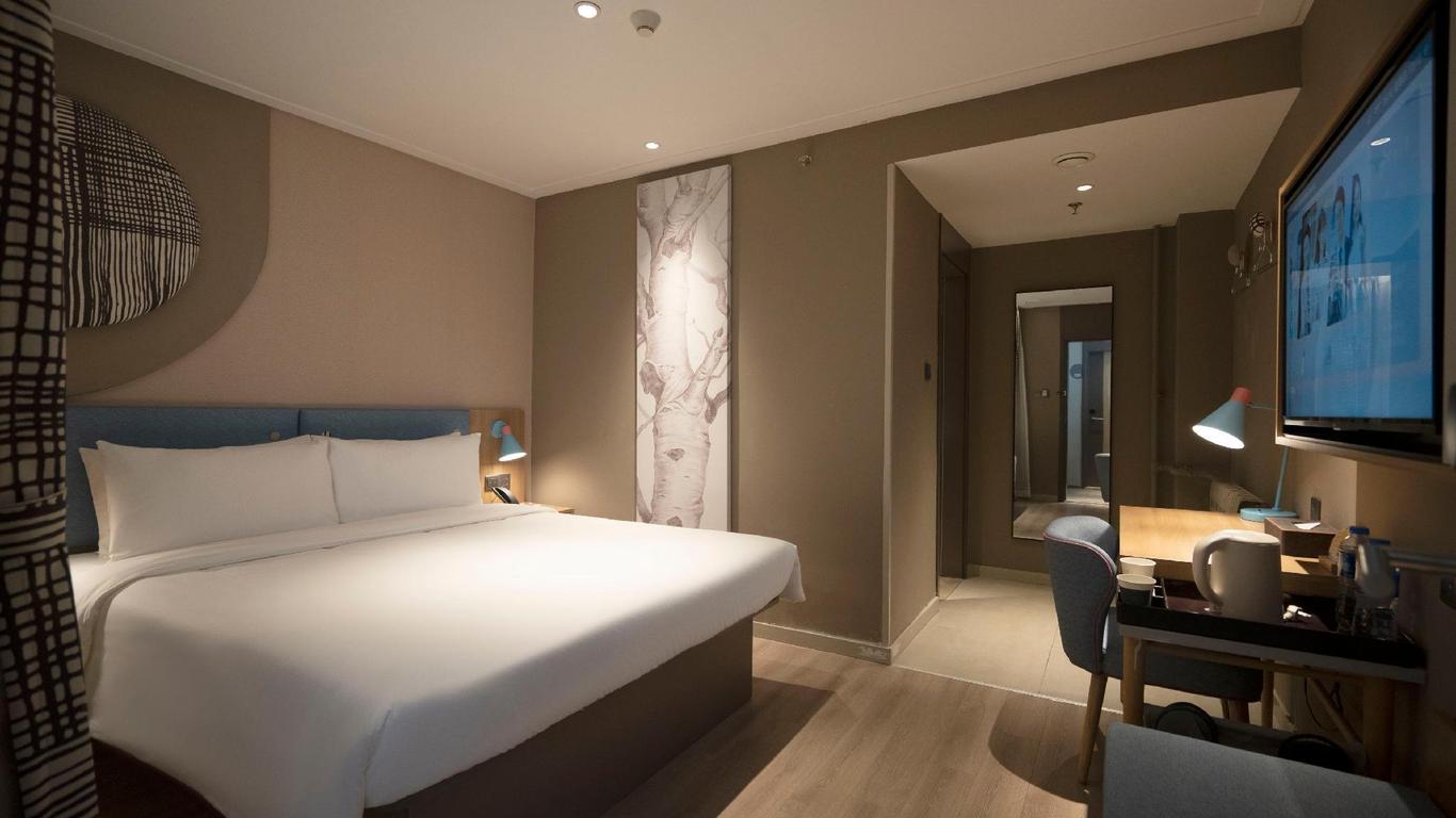 Home Inn (Urumqi Beijing South Road Railway Bureau Metro Station)