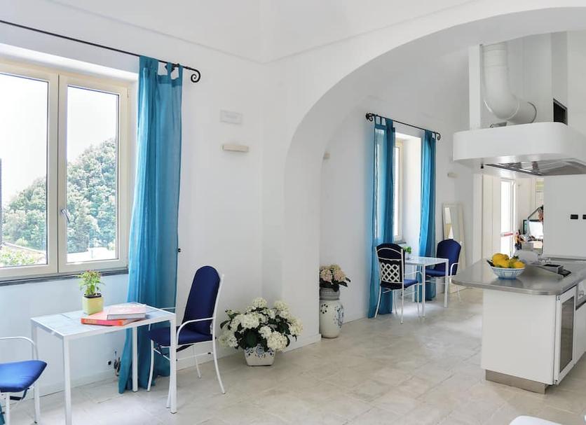 Dining room Photo