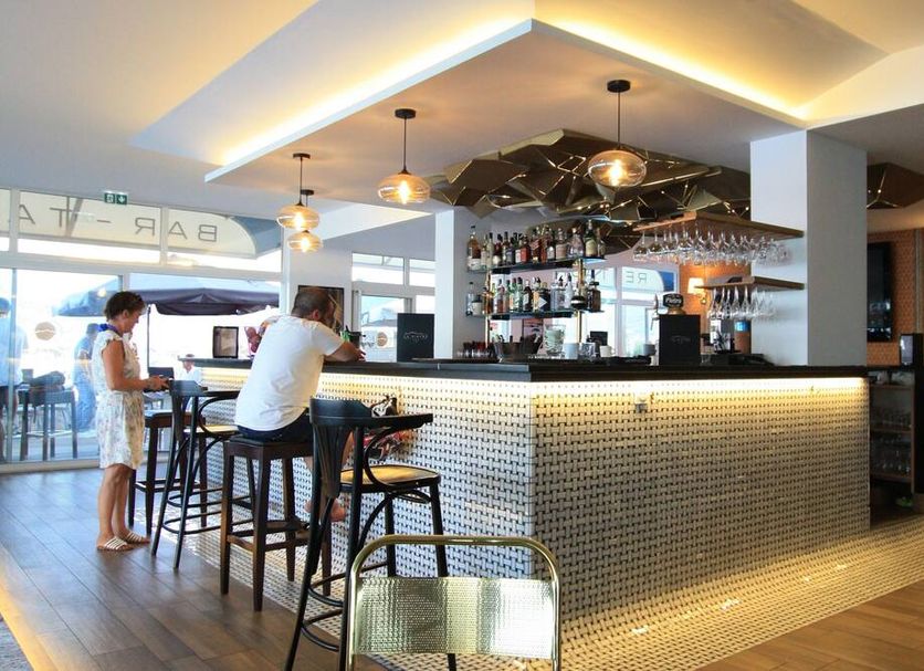 Bar Photo
