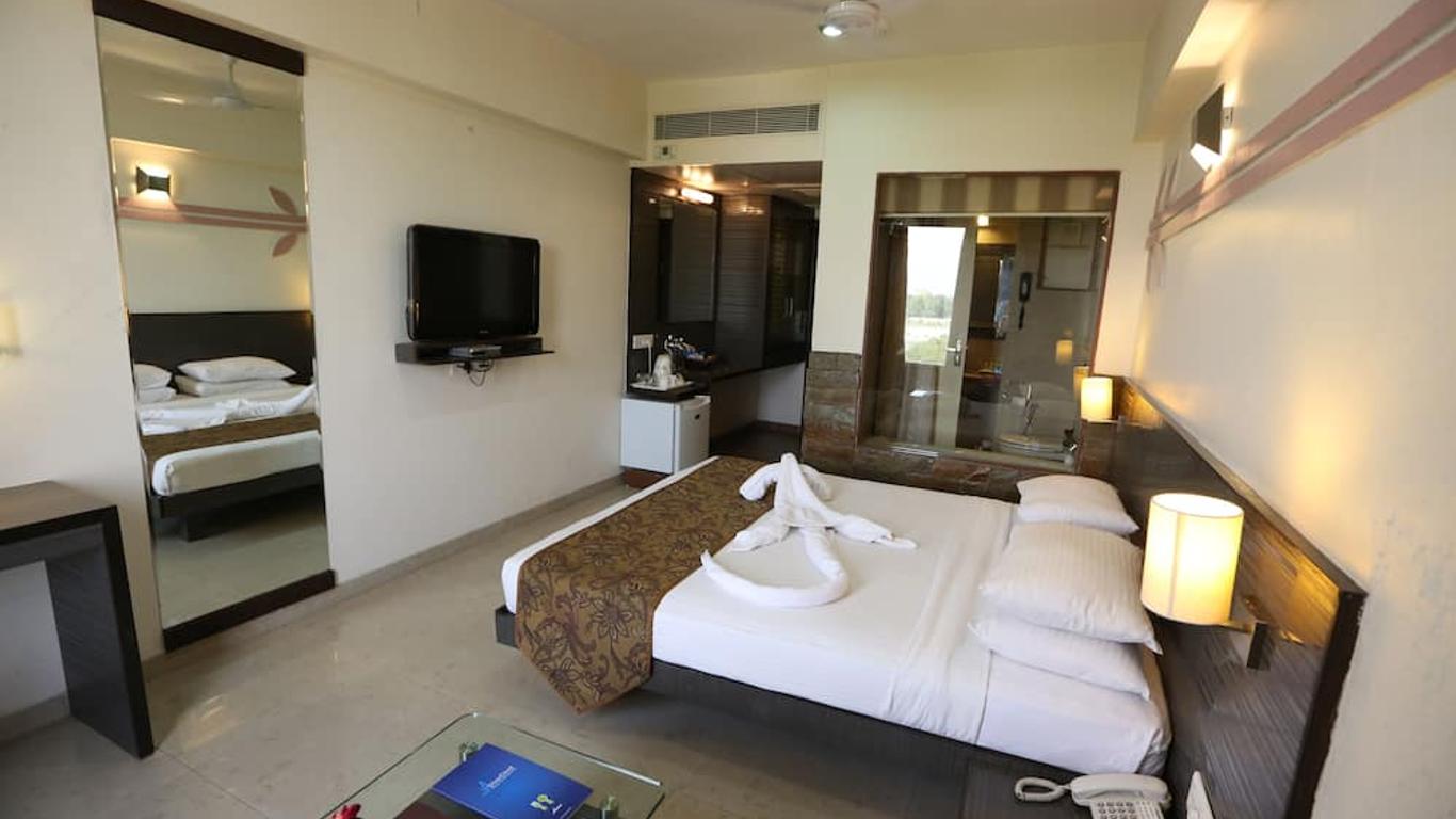Silvercloud Hotel And Banquets