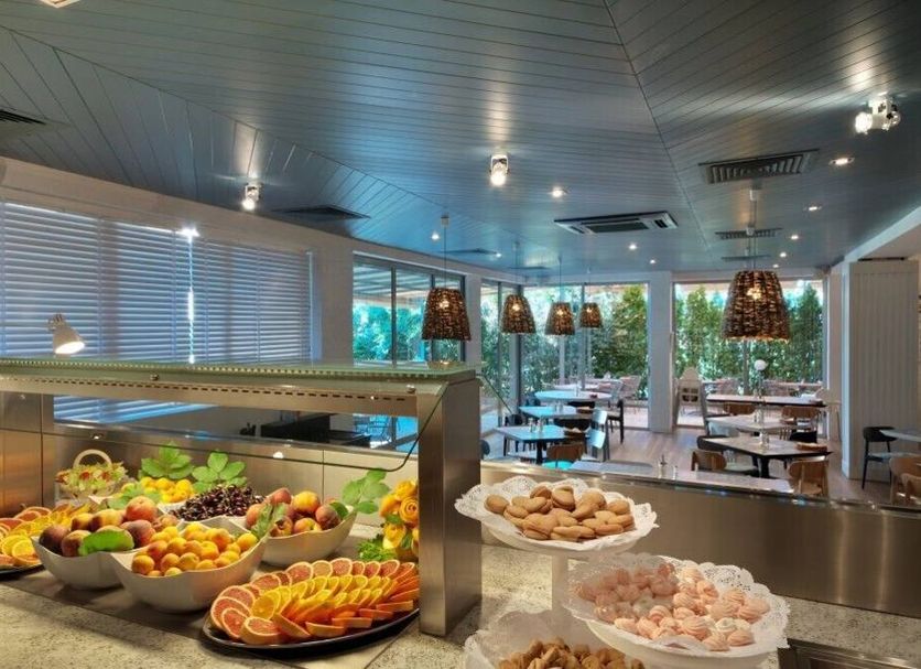 Buffet Photo
