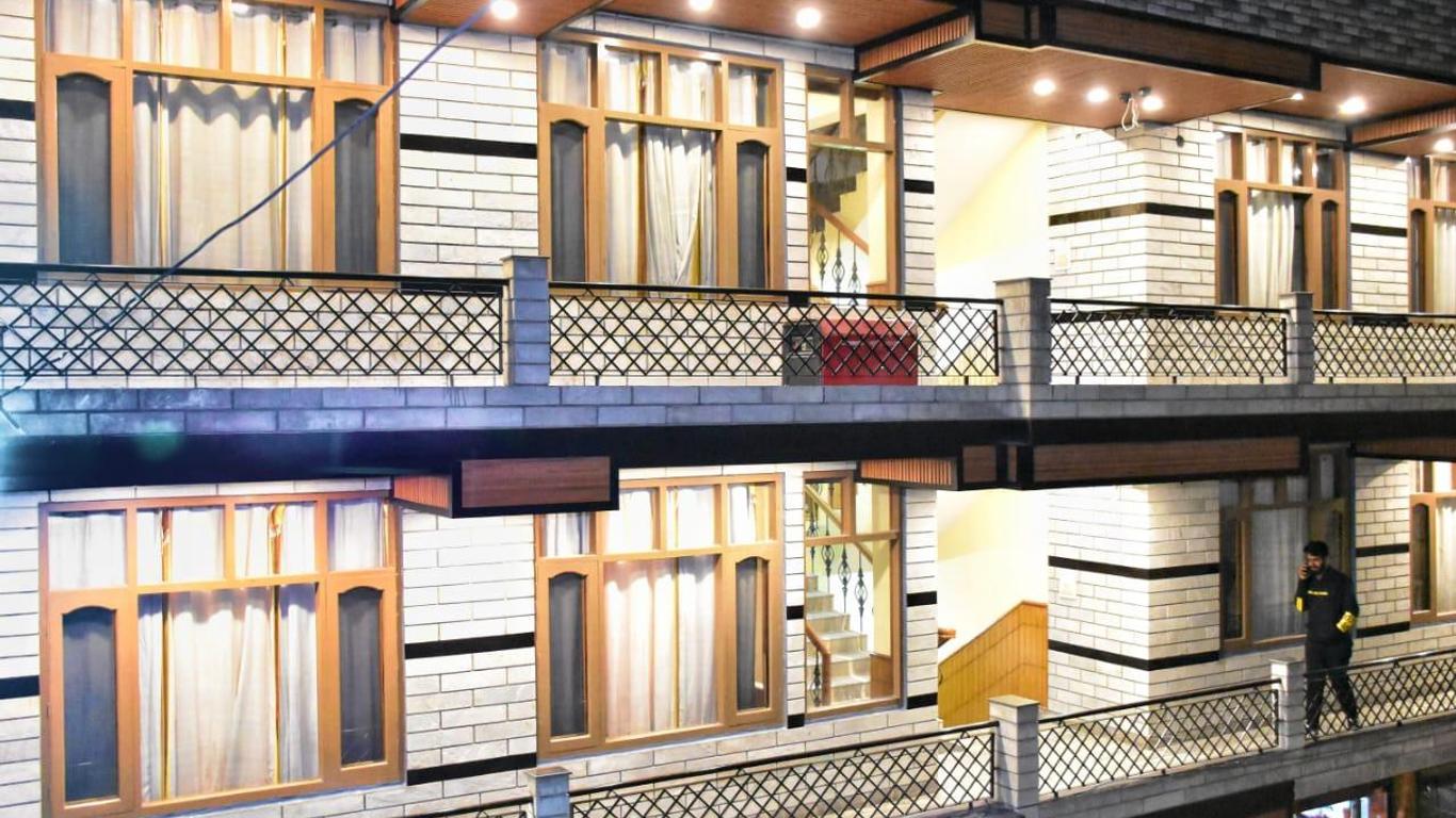 Hotel New Adarsh