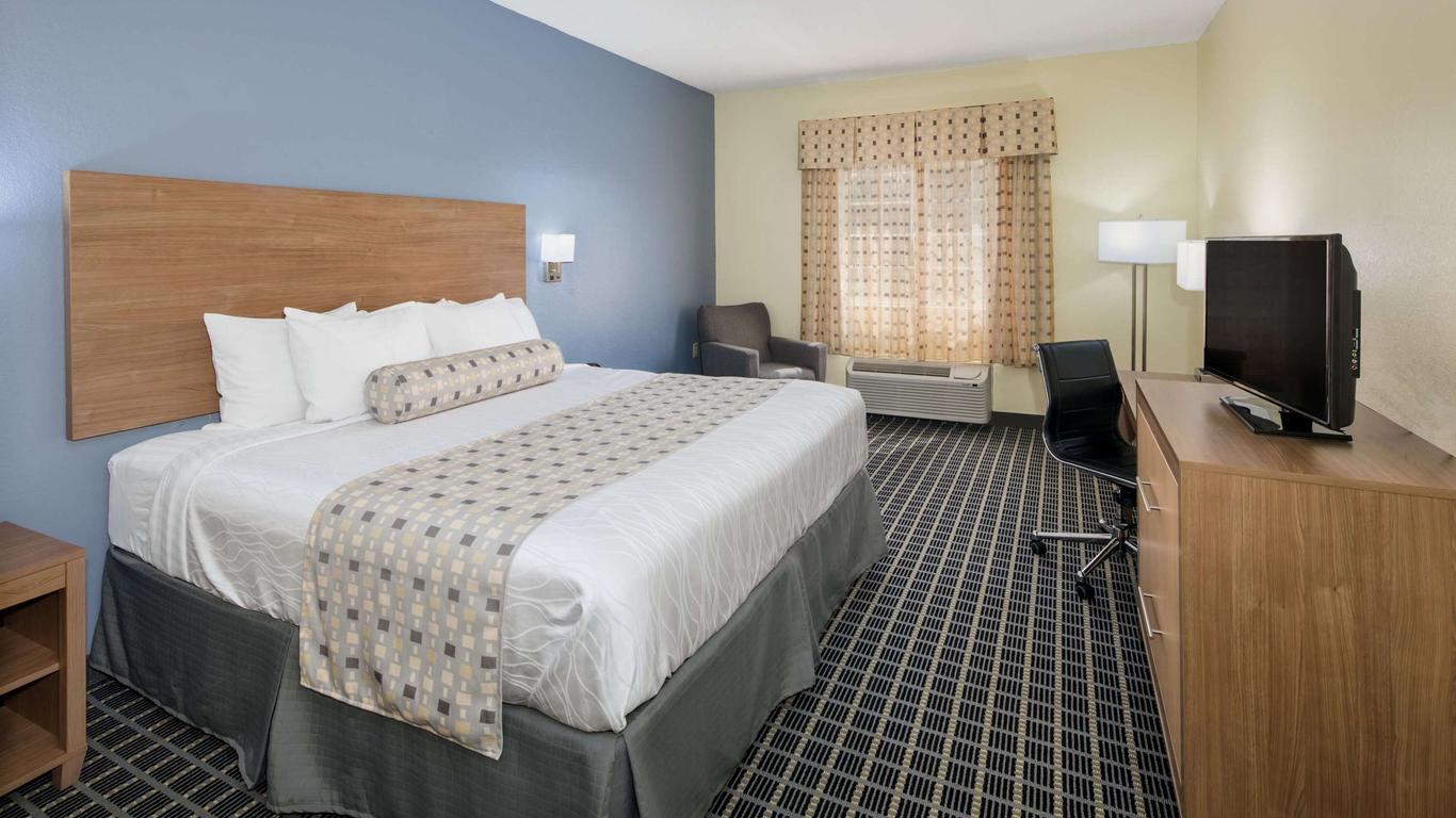 Days Inn & Suites by Wyndham Union City