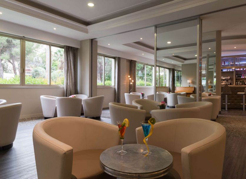 The Originals Boutique, Htel Les Strlitzias, Antibes Juan-Les-Pins C$ 106  (C$ 339). Antibes Hotel Deals & Reviews - KAYAK