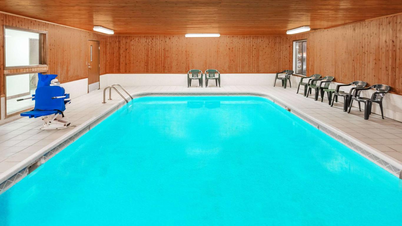 Super 8 by Wyndham Lincoln