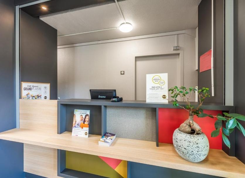 Front desk Photo