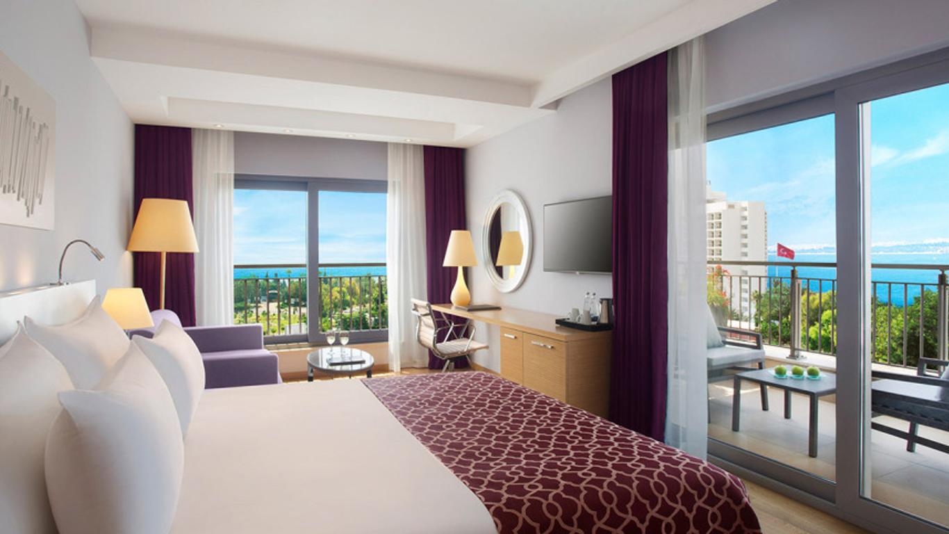 Akra V Hotel
