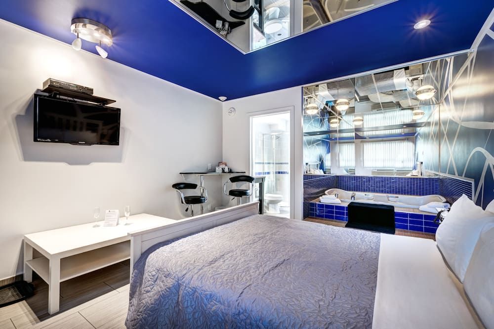 Auberge St. Jacques C$ 121 (C̶$̶ ̶2̶5̶1̶). Montreal Hotel Deals