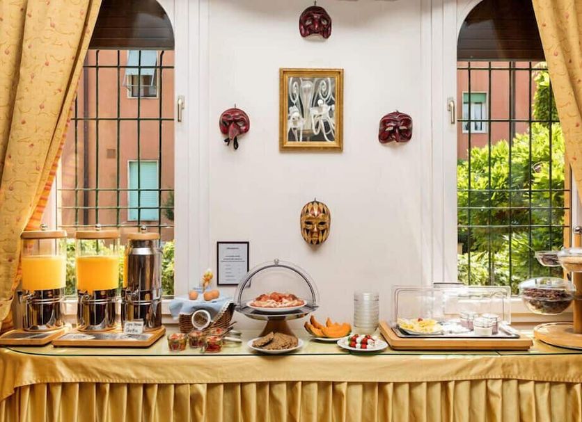Buffet Photo