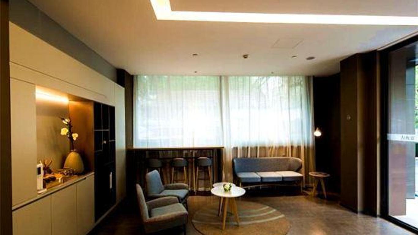 Home Inn · NEO (Jinwei Road branch of Tianjin Academy of Fine Arts)