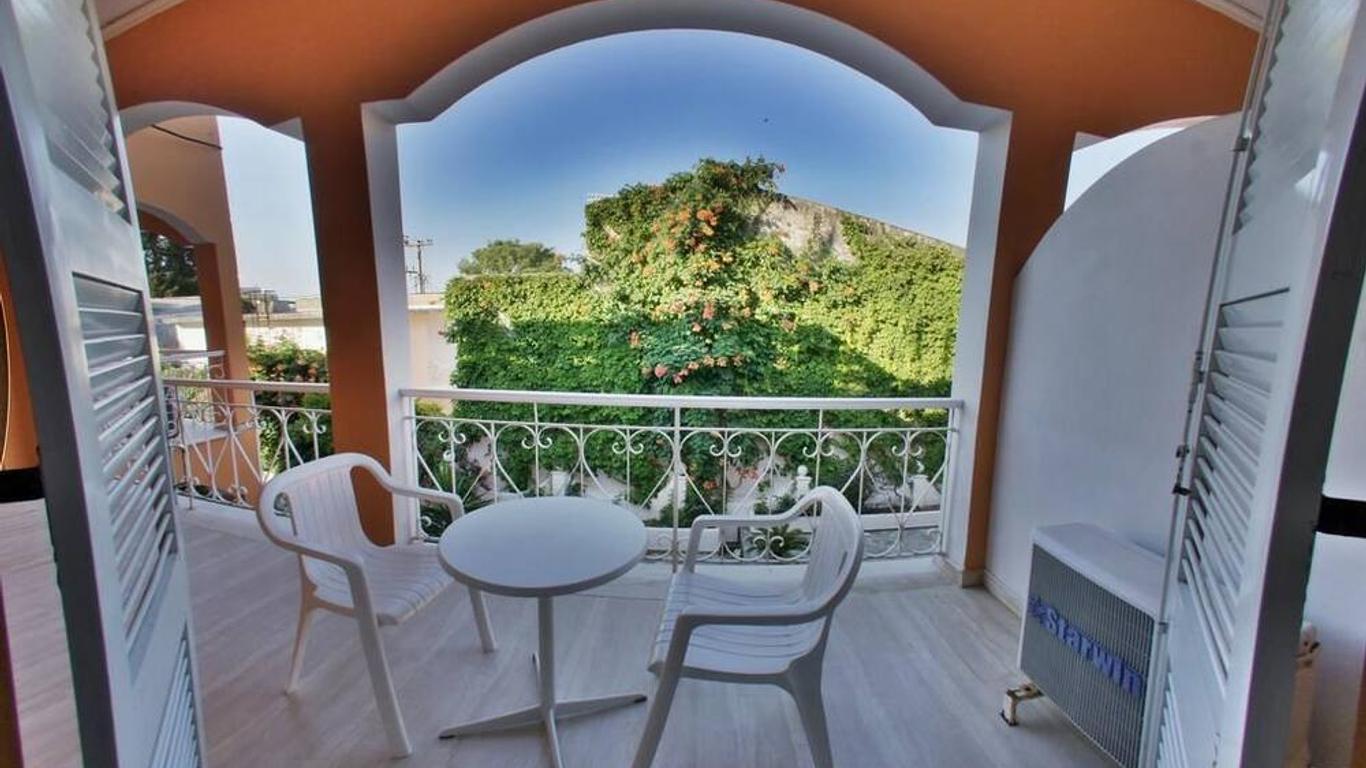 Hotel Benitses Arches
