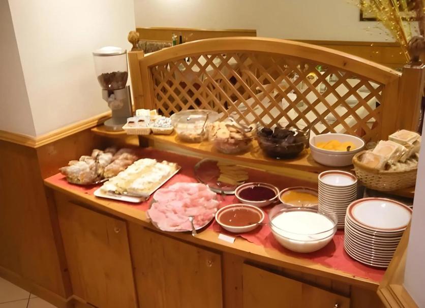 Buffet Photo