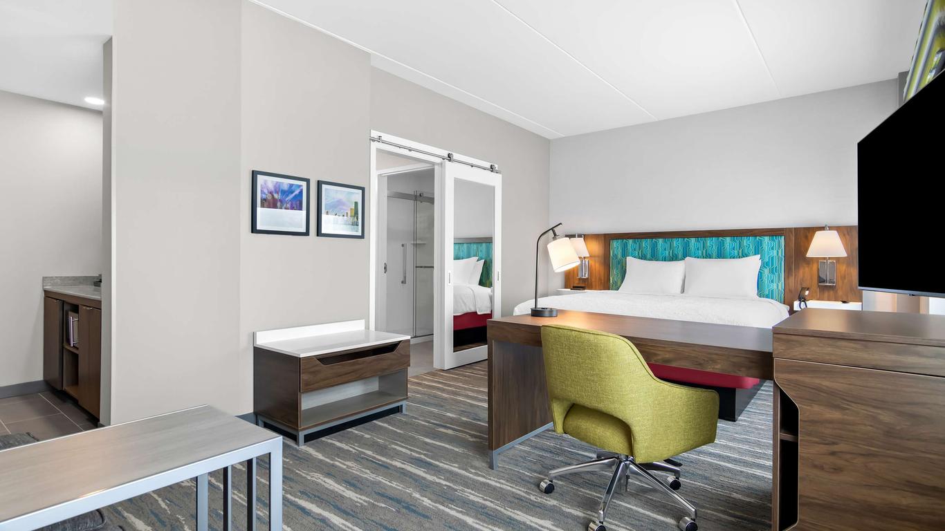 Hampton Inn & Suites Chicago Medical District UIC