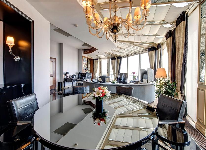 Dining room Photo