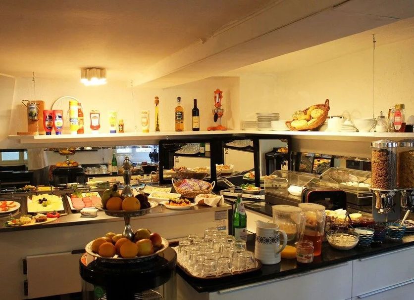 Buffet Photo