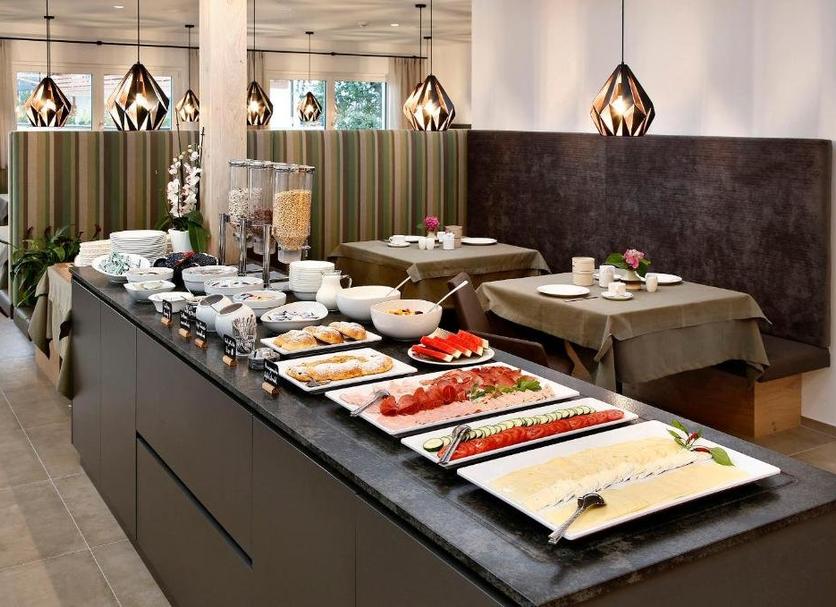 Buffet Photo