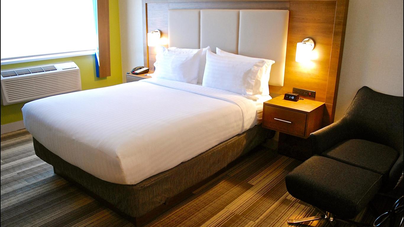 Holiday Inn Express Vancouver Airport - Richmond