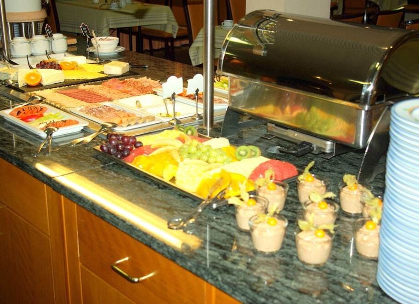 Buffet Photo