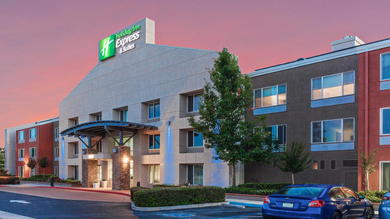 Holiday Inn Express & Suites Elk Grove West I-5