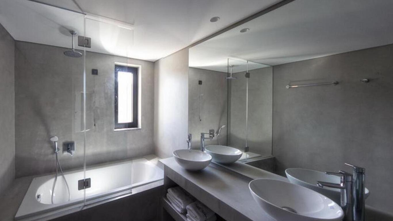 Aqua Bay Suites