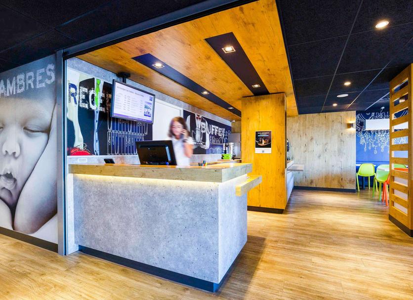 Front desk Photo