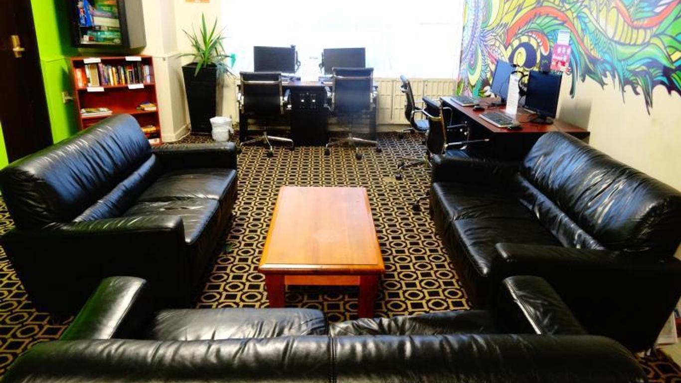 Lodge in the City - Backpacker