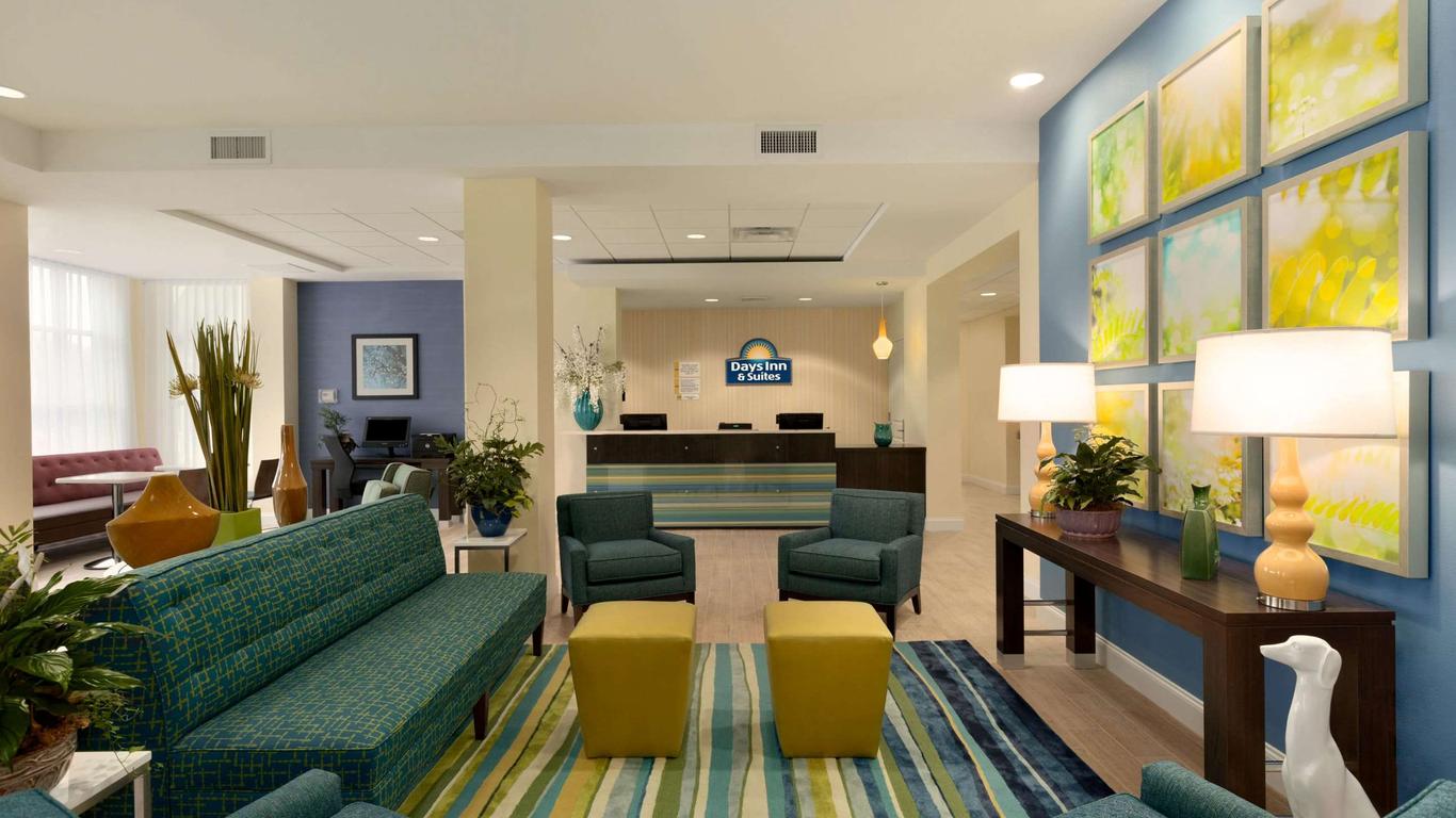 Days Inn & Suites by Wyndham Altoona