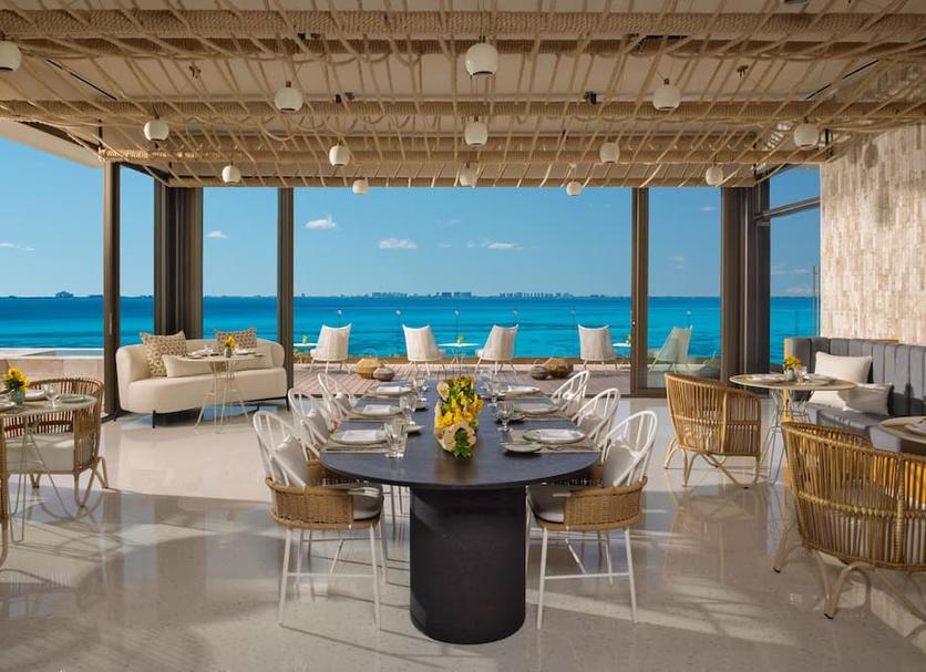 Dining room Photo