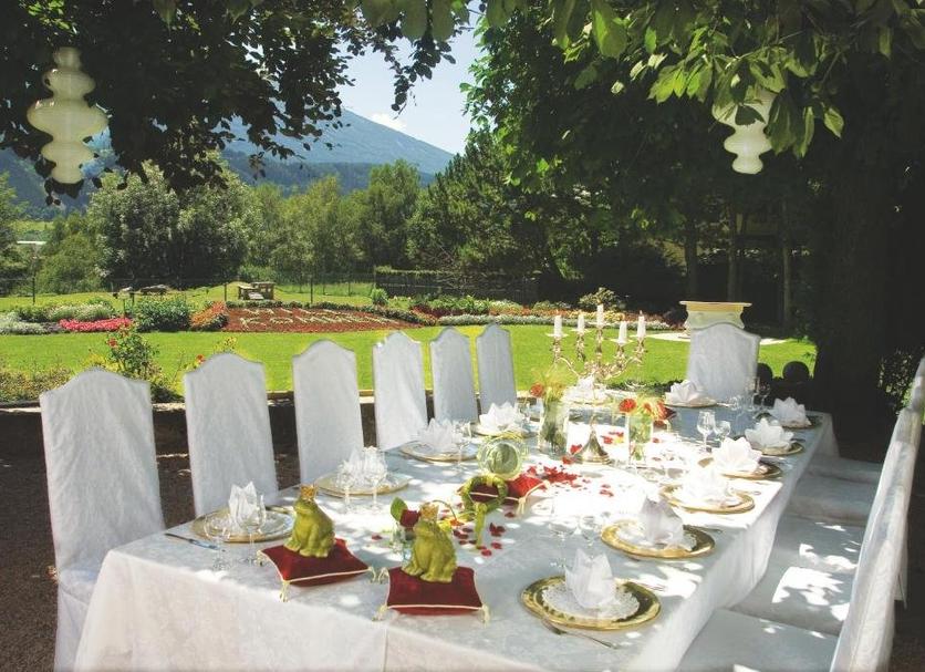 Banquet hall Photo