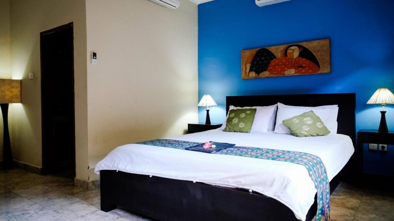 Ellies Hotel