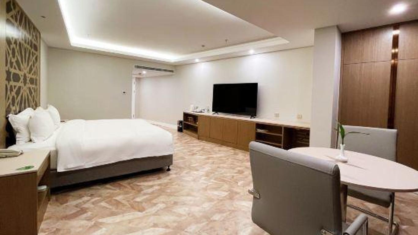 Shanghai Pearl Hotel