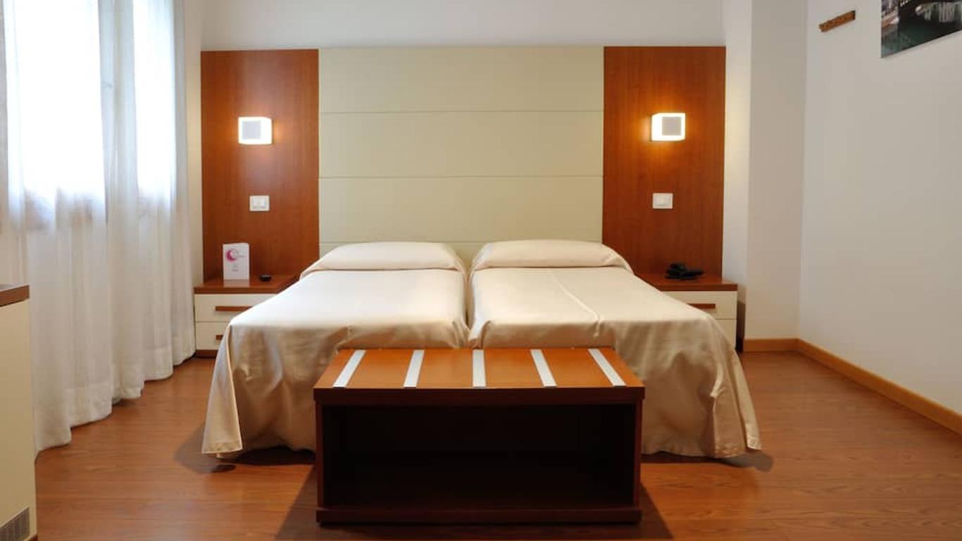 Hotel Mezzaluna