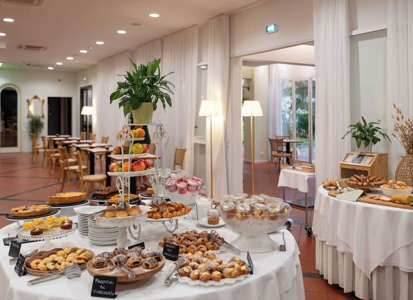 Buffet Photo